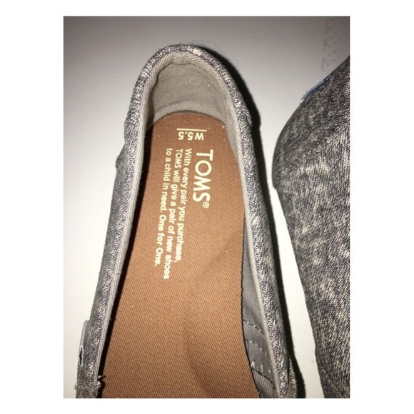 TOMS - Picture 3 of 4